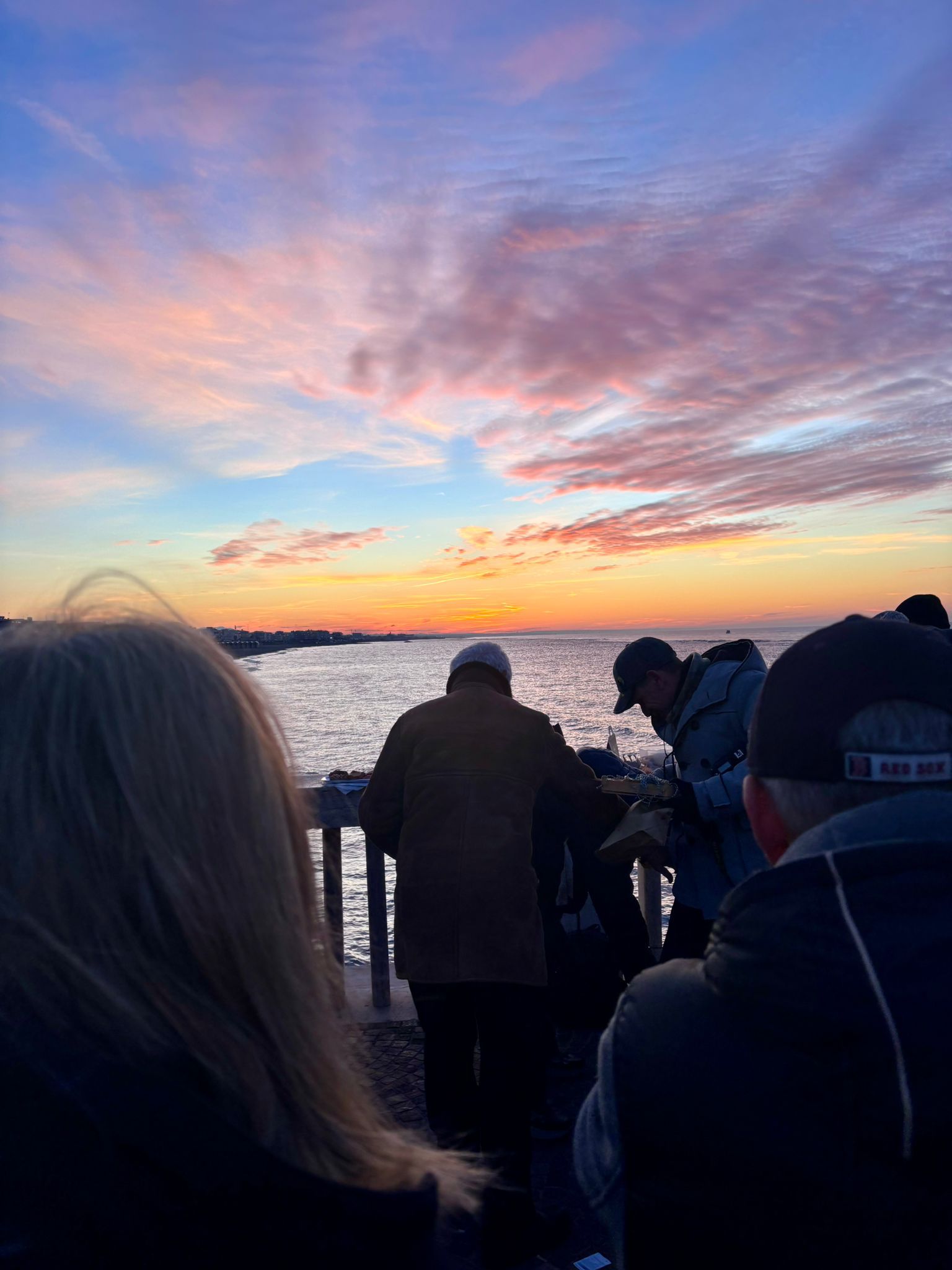 Al Pontile di Ostia, l�alba del solstizio d�inverno torna a unire la citt� e il mare
